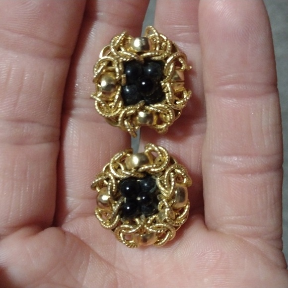 Jewelry - VINTAGE JAPAN MARKED FILIGREE GOLD-TONE BLACK BEADED BUTTON CLIP-ON 1" EARRINGS
